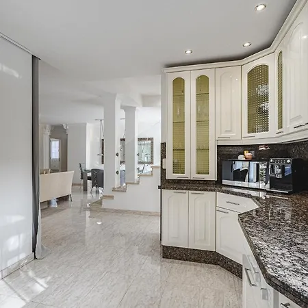 Luxury El Duque