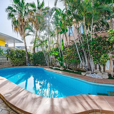 Luxury El Duque 아파트 *