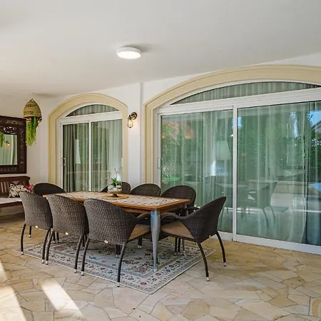 Luxury El Duque 아파트 아데제