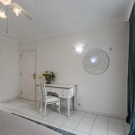 Luxury El Duque Apartman *