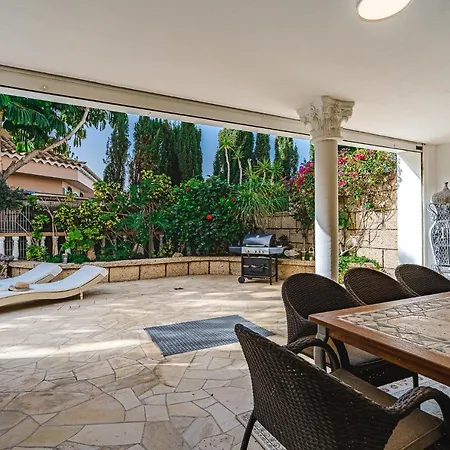 Luxury El Duque Apartman