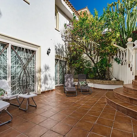 Luxury El Duque 아파트 아데제