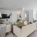 Luxury El Duque 아파트 *