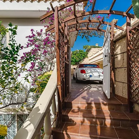 Апартаменти Luxury El Duque Адехе