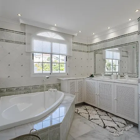 Luxury El Duque *