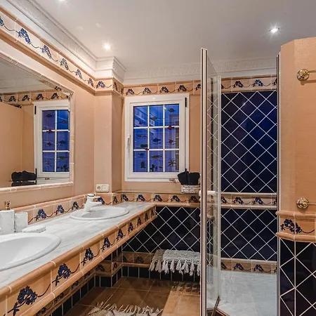 Luxury El Duque Appartement *