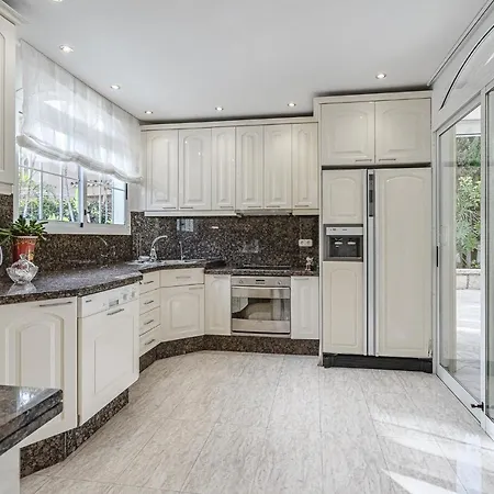 Luxury El Duque Appartement