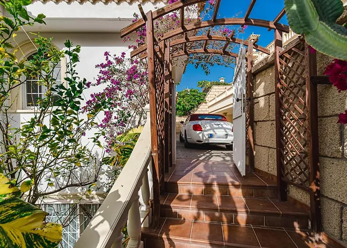 Апартаменти Luxury El Duque Адехе