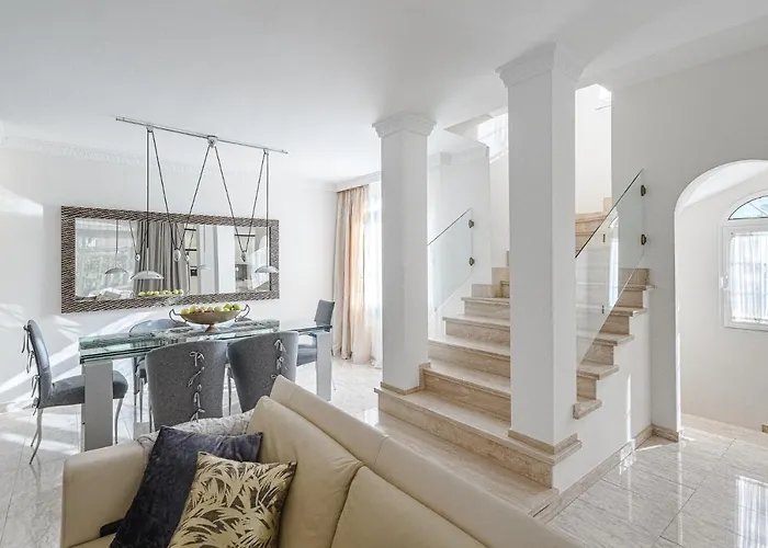 Апартаменти Luxury El Duque Адехе