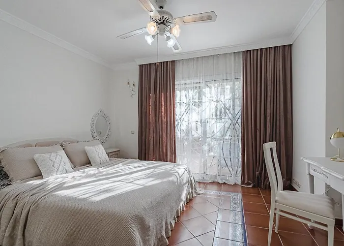 Luxury El Duque Адехе