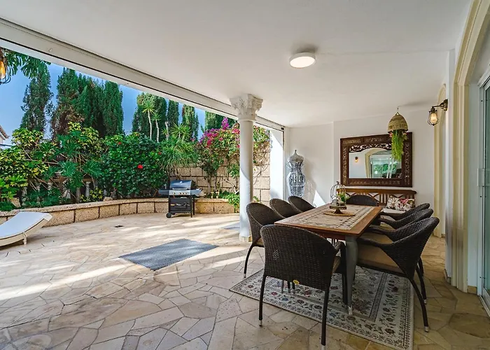 Luxury El Duque Апартаменти *