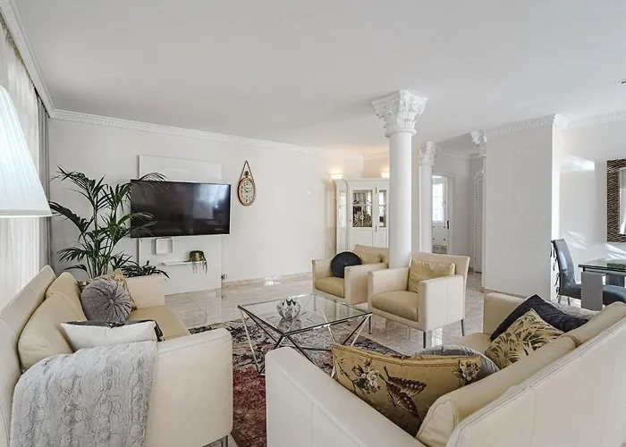 Luxury El Duque Апартаменти