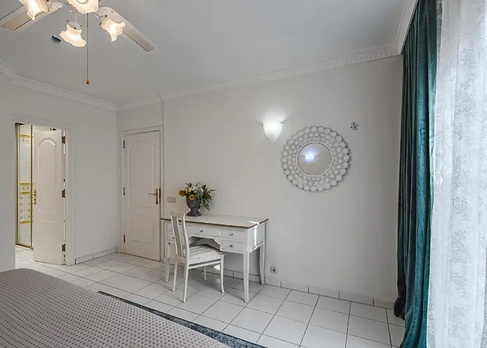 Luxury El Duque Apartmán *