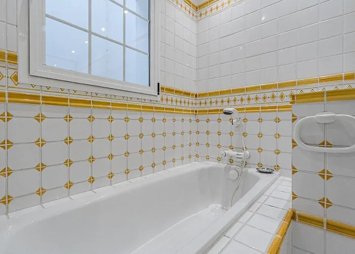 Апартаменти Luxury El Duque *