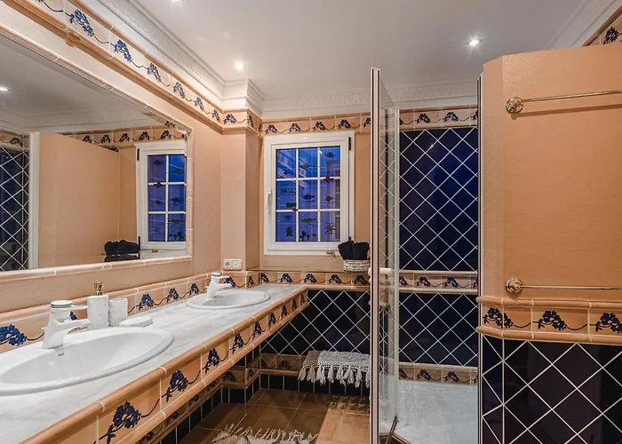 Luxury El Duque Apartmán *