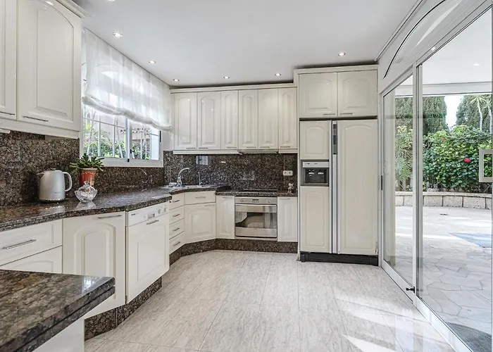 Luxury El Duque Апартаменти