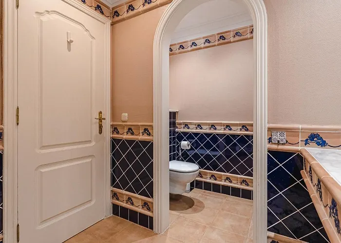 Апартаменти Luxury El Duque