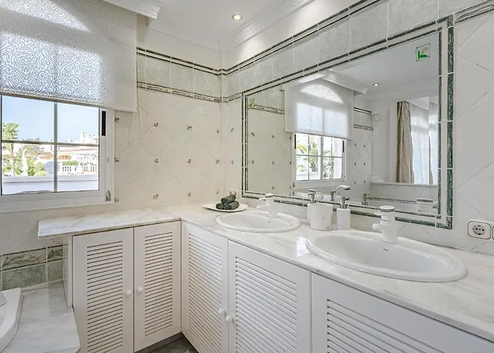 Luxury El Duque Адехе