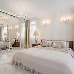Luxury El Duque Апартаменти *