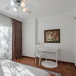 Апартаменти Luxury El Duque